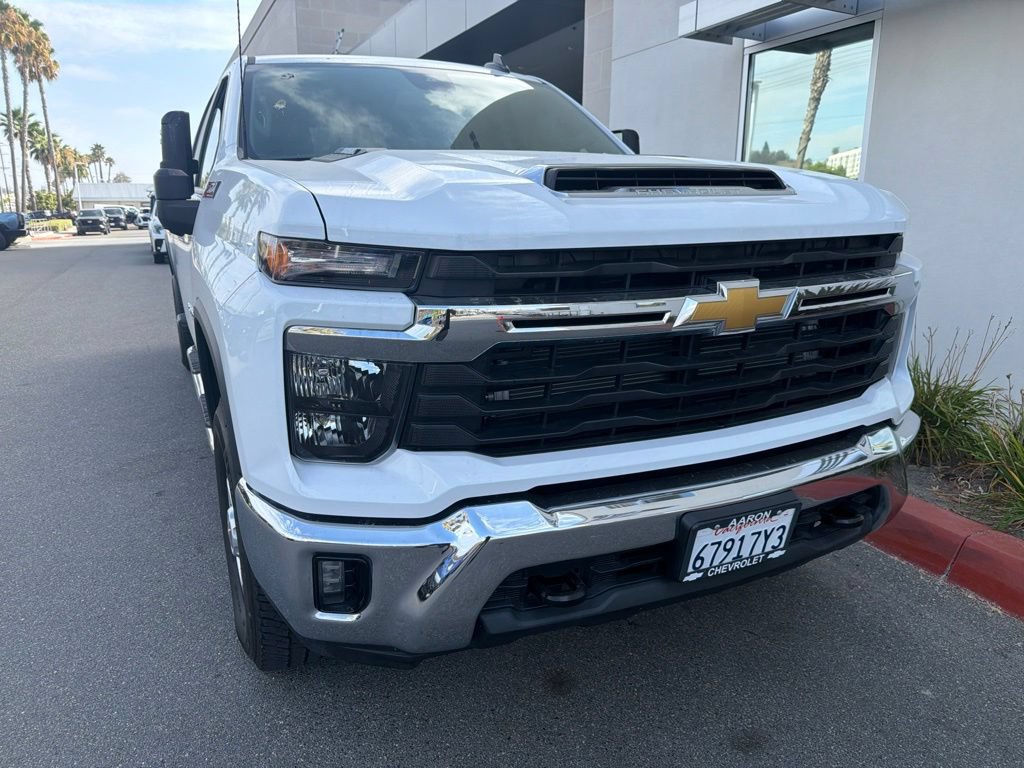Used 2024 Chevrolet Silverado 2500 LT AWD/4WD image 12