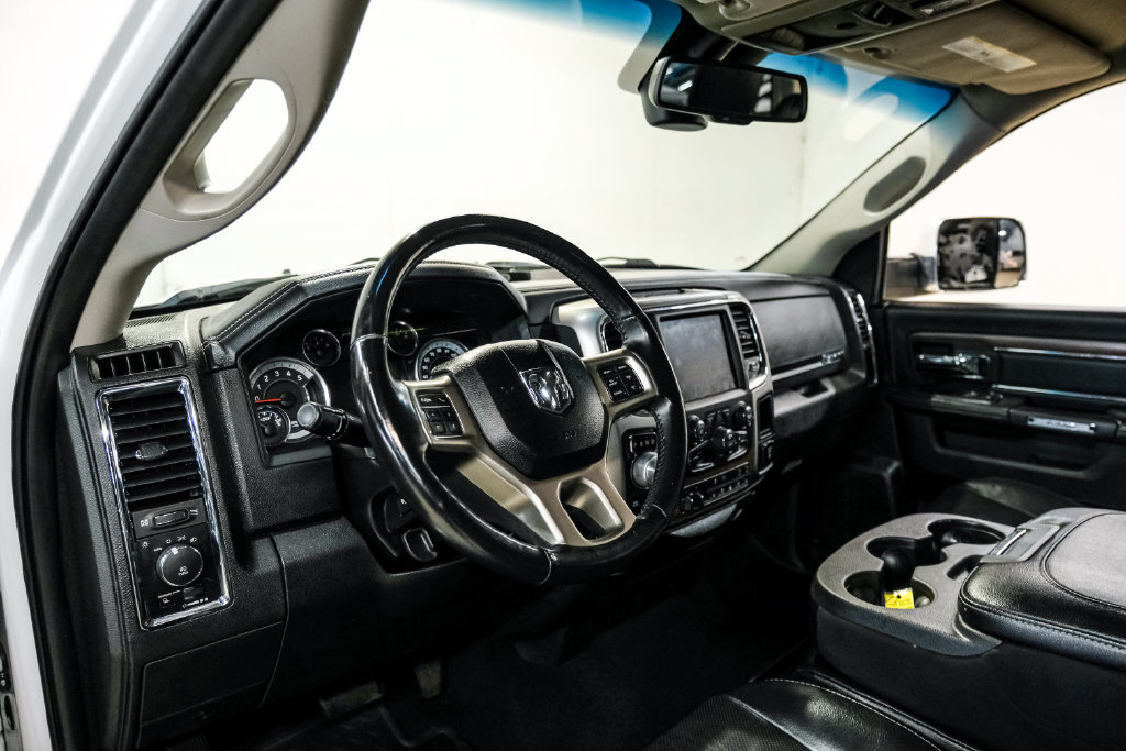 Used 2018 RAM 1500 Laramie AWD/4WD image 3
