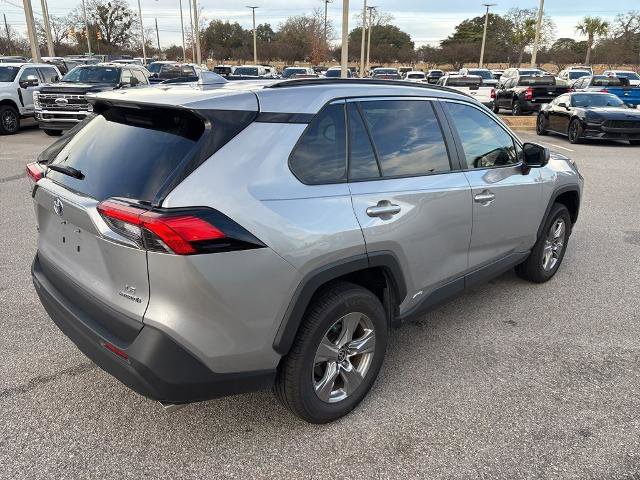 Used 2022 Toyota RAV4 LE image 5