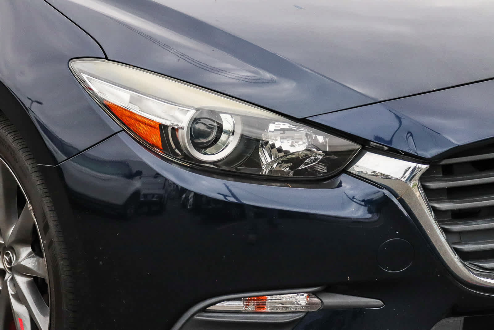 Used 2018 MAZDA MAZDA3 Touring FWD image 13