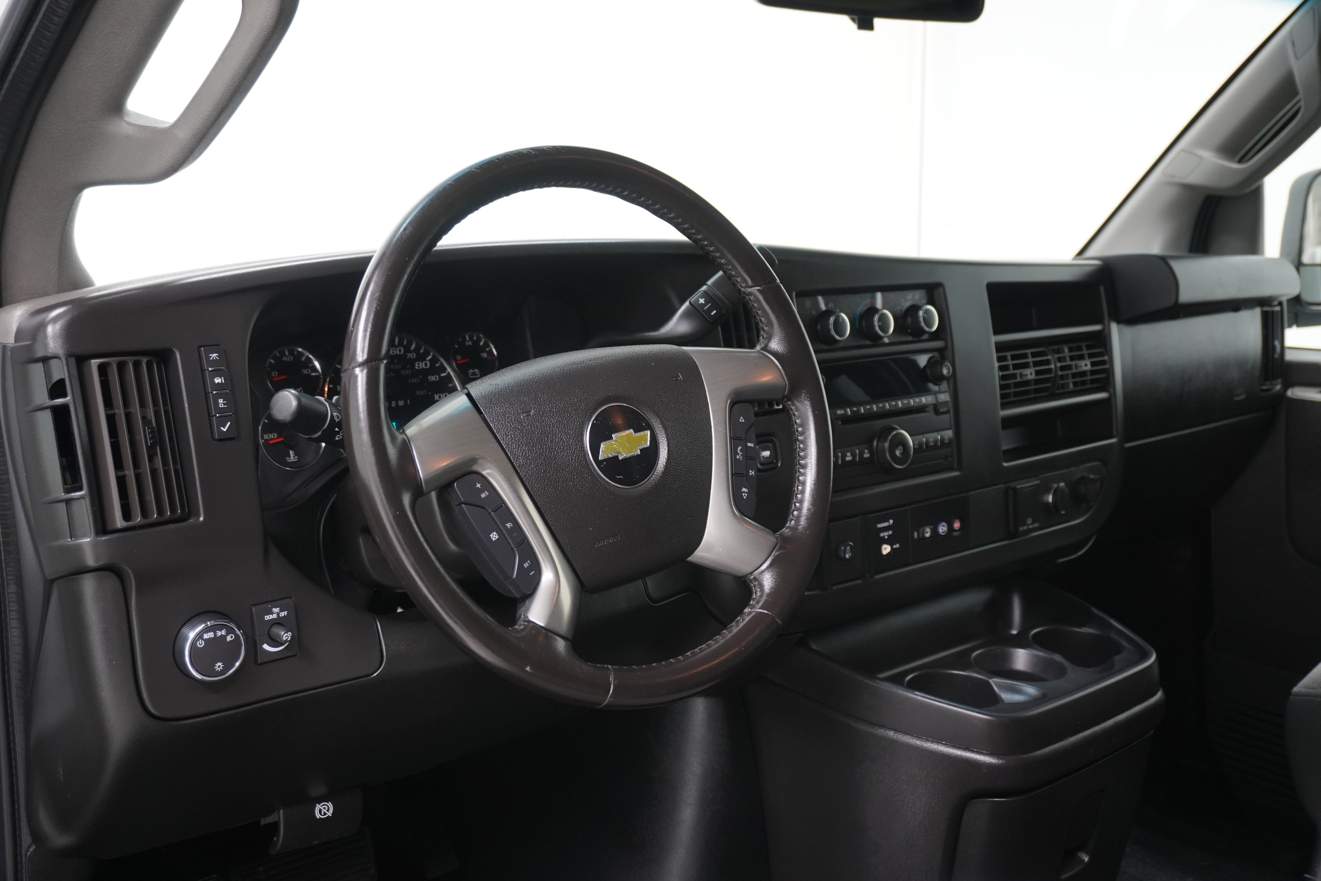 Used 2017 Chevrolet Express 3500 LT w/ LT Preferred Equipment Group image 8