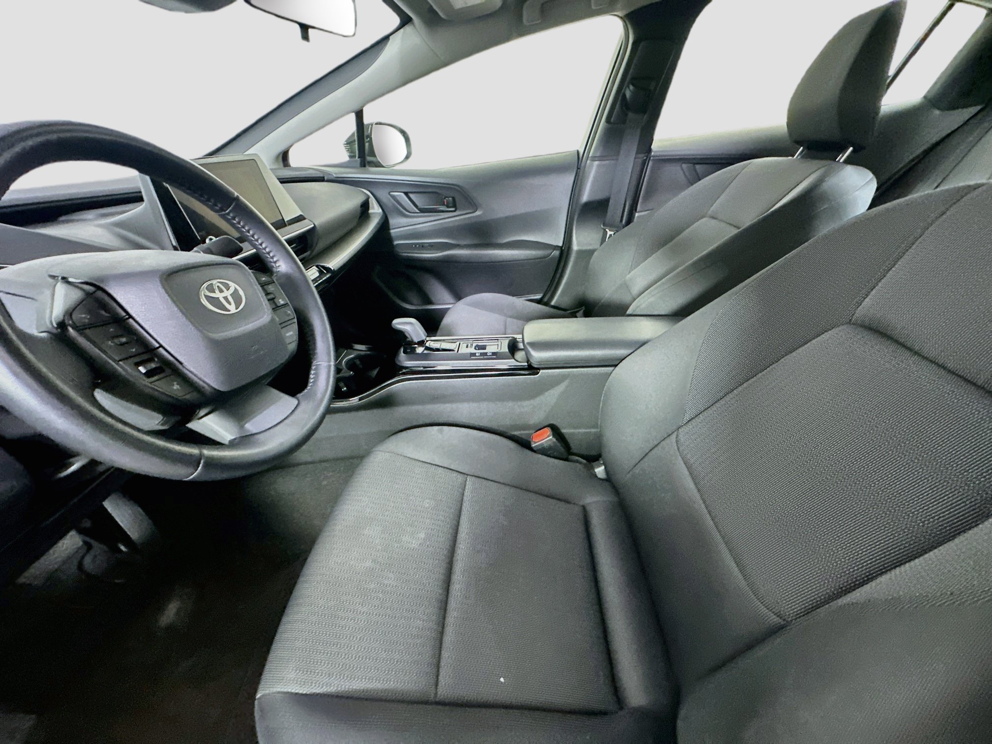 Used 2025 Toyota Prius LE FWD image 13