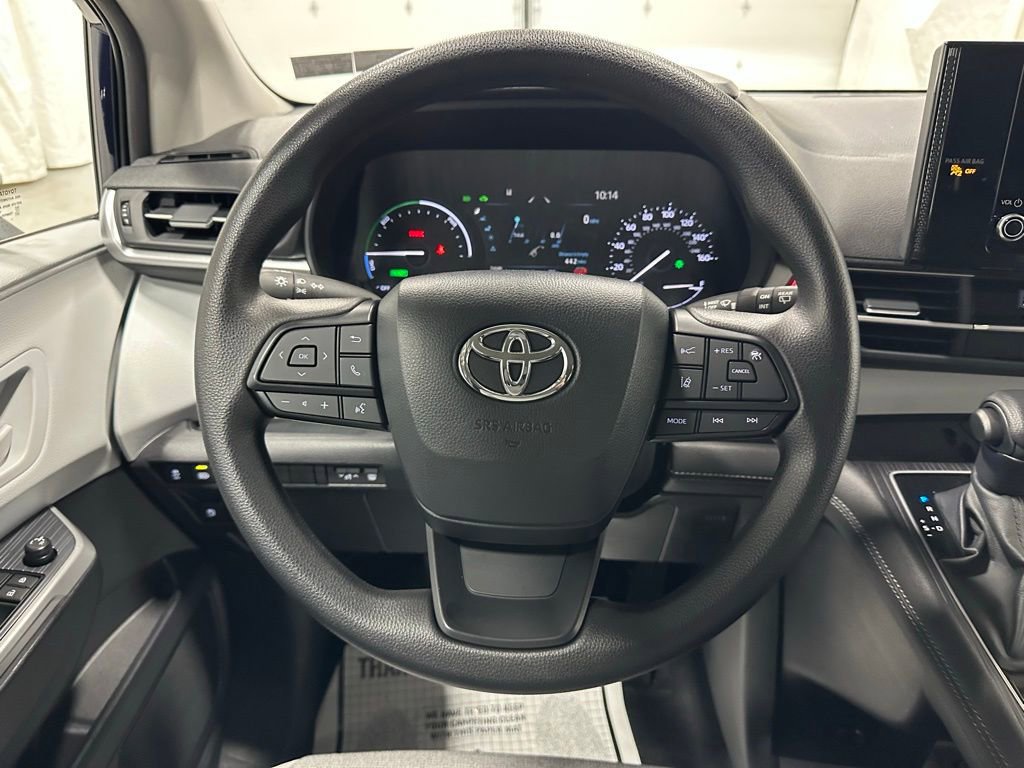 Used 2025 Toyota Sienna LE image 17