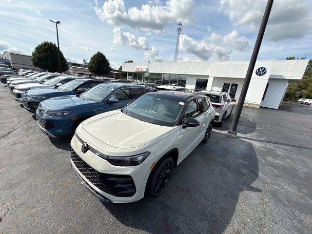 New 2026 Volkswagen Tiguan SE R-Line AWD/4WD image 12