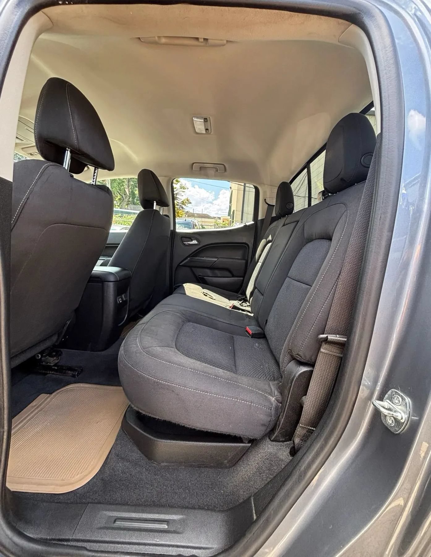 Used 2021 Chevrolet Colorado LT w/ Safety Package RWD image 15