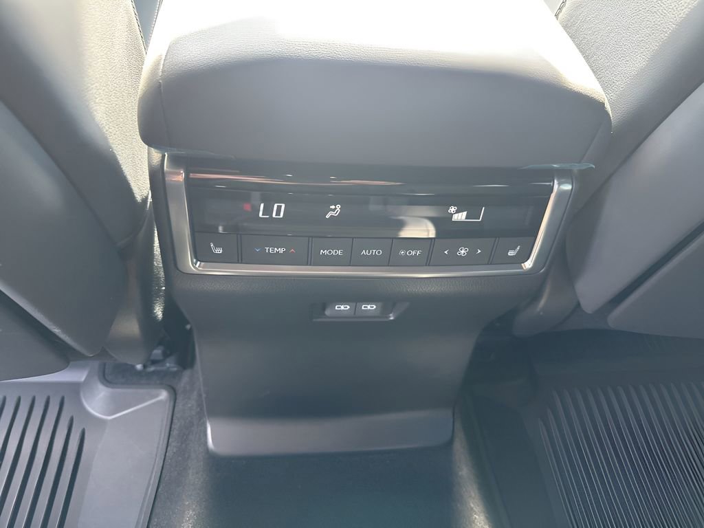 Used 2024 Lexus GX 550 w/ Accessory Package (Z1) AWD/4WD image 19