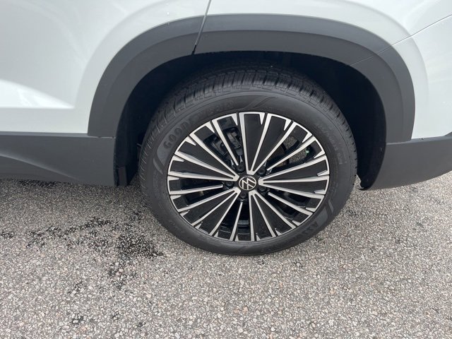 New 2025 Volkswagen Taos SE image 26