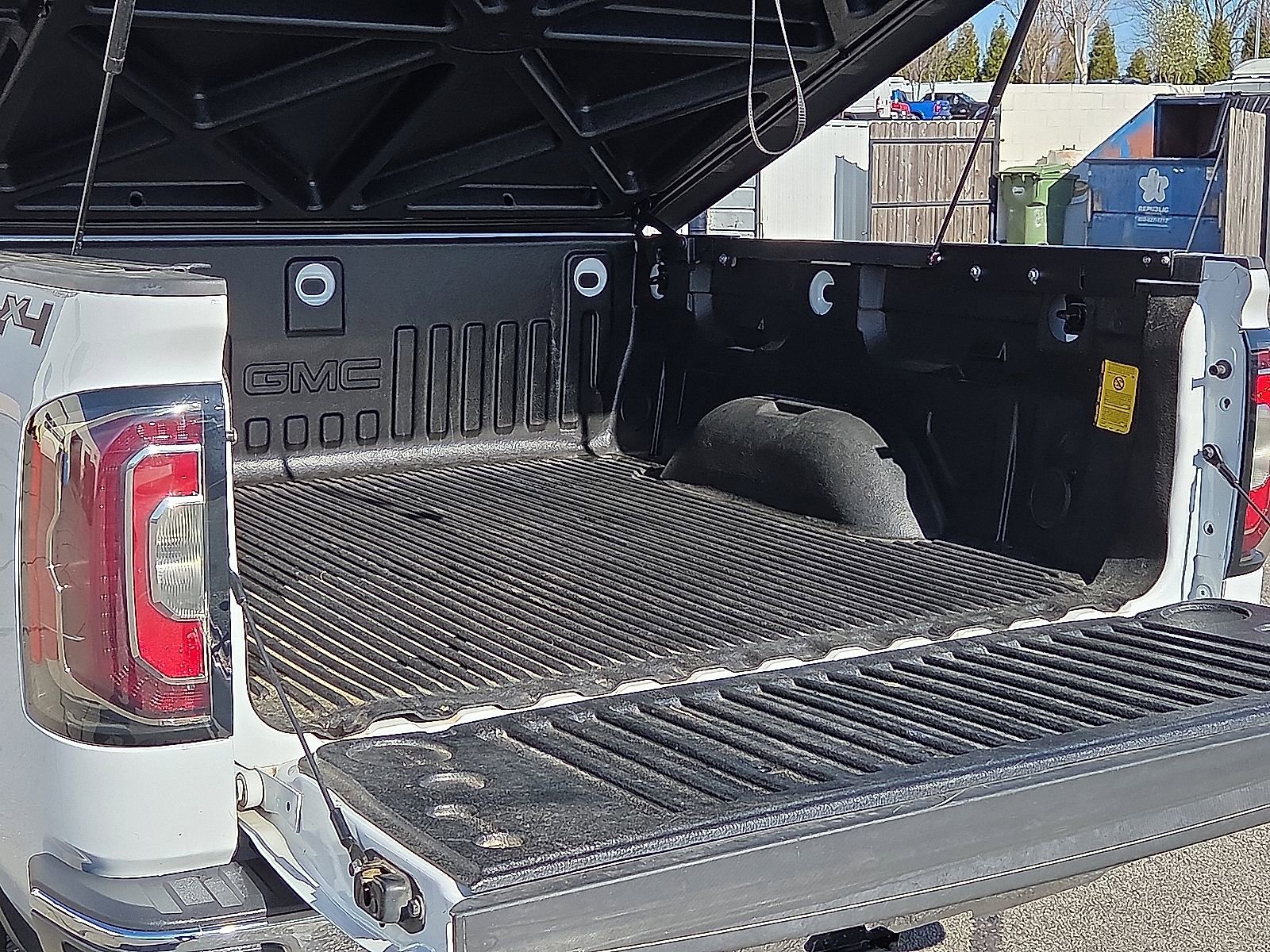 Certified 2017 GMC Sierra 1500 SLT image 9