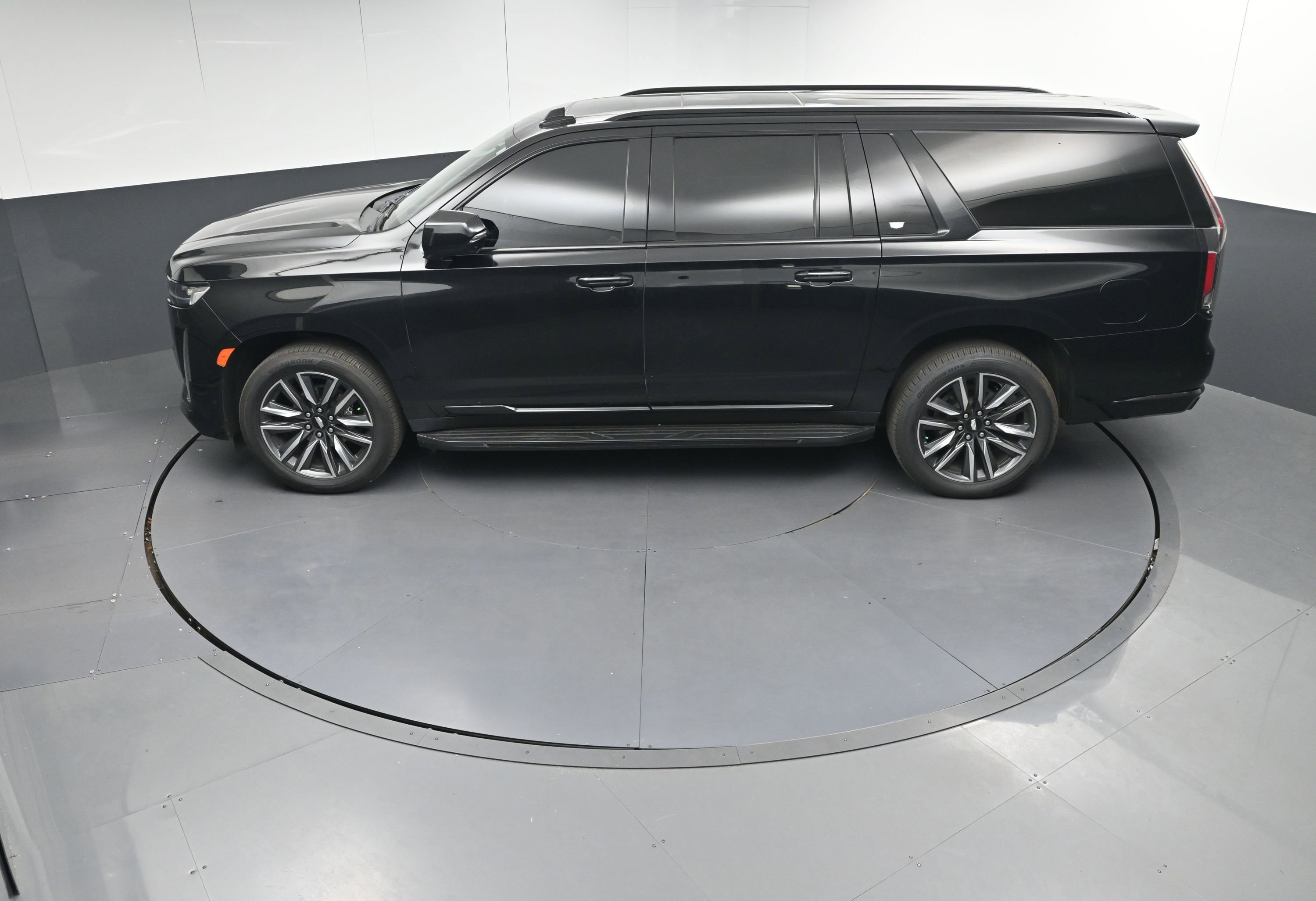 Used 2023 Cadillac Escalade ESV Sport image 29