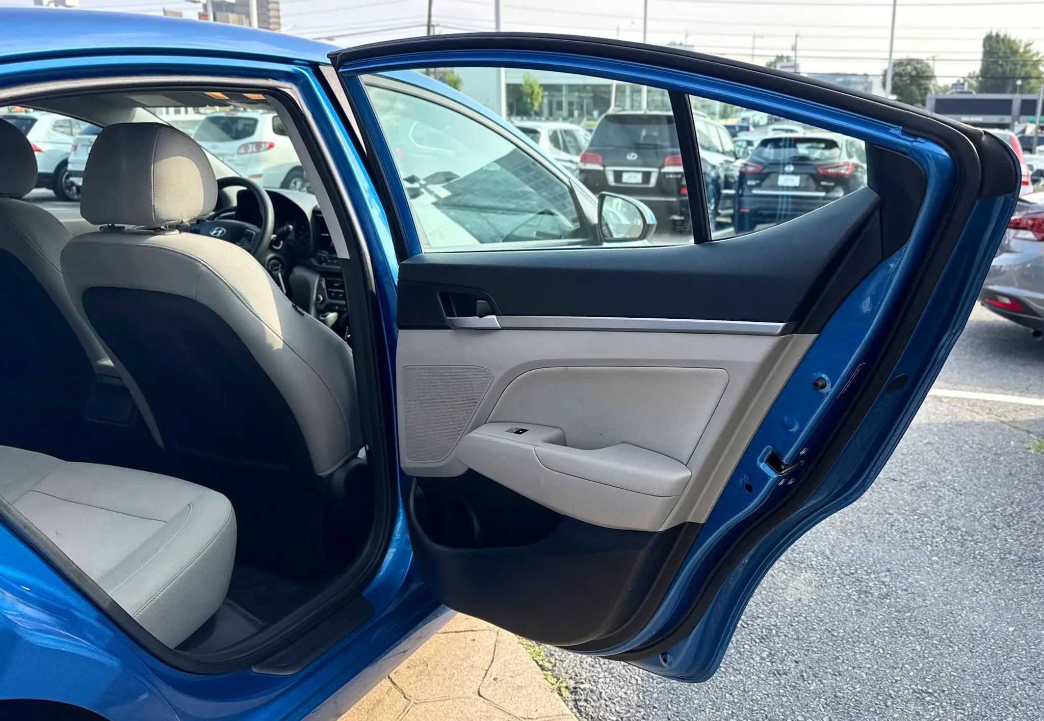 Used 2017 Hyundai Elantra SE FWD image 27