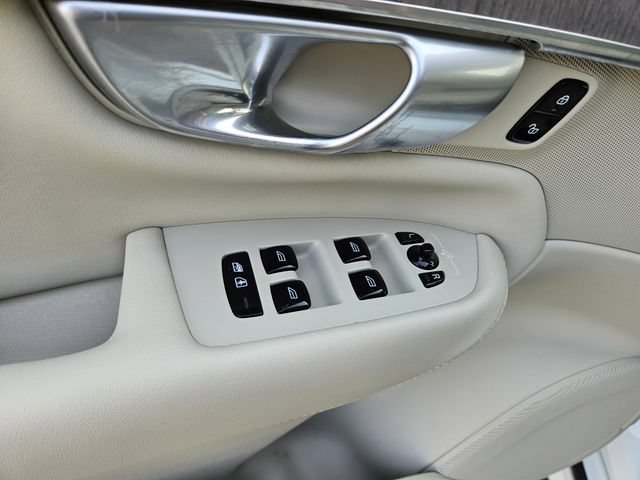 Certified 2023 Volvo XC90 T8 Plus AWD/4WD image 23