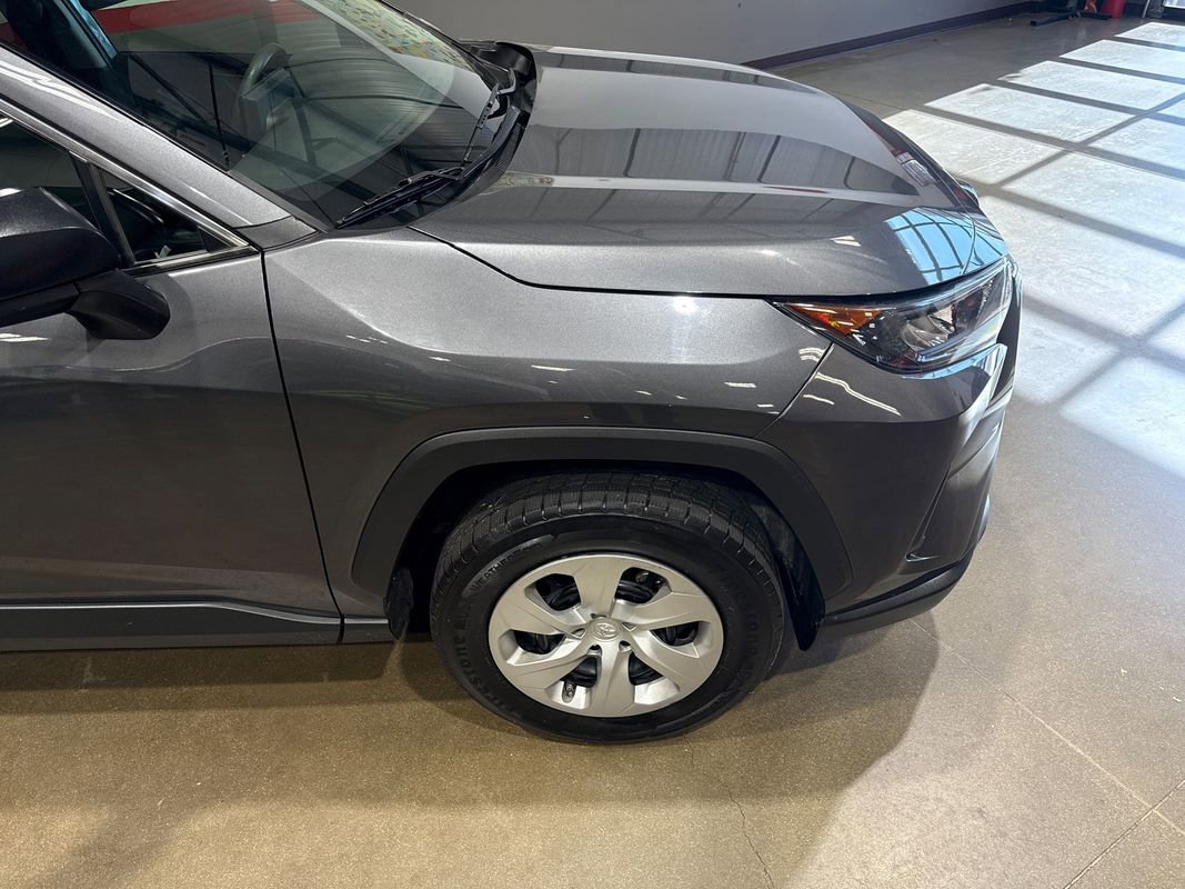 Used 2021 Toyota RAV4 LE AWD/4WD image 28