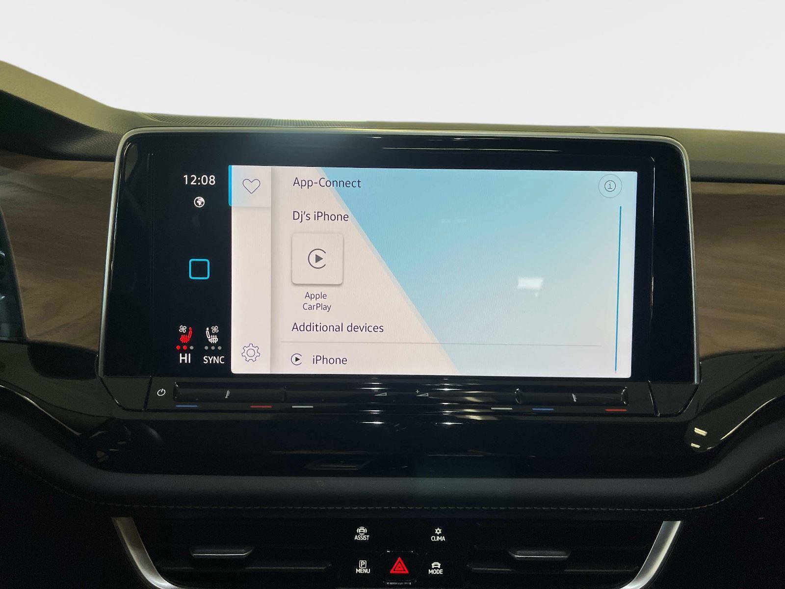 Certified 2025 Volkswagen Atlas SE image 24