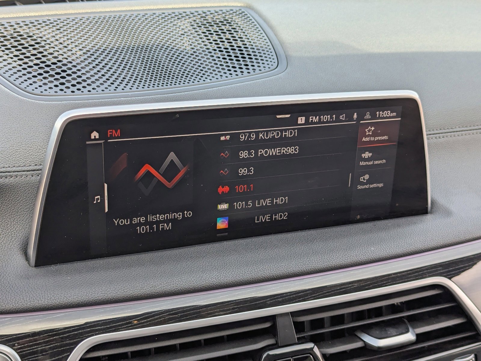 Used 2021 BMW 740i w/ M Sport Package image 27