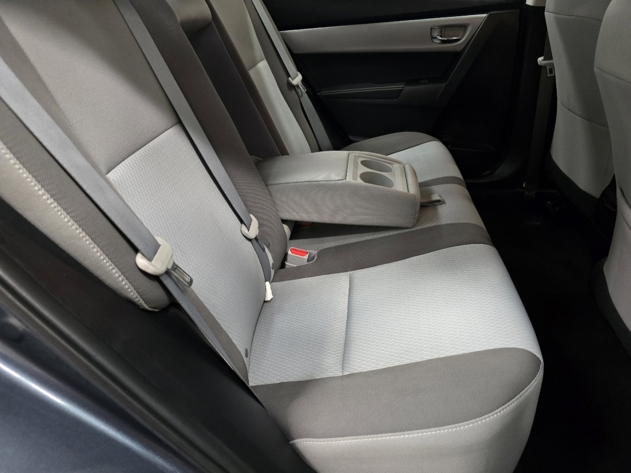 Used 2017 Toyota Corolla LE w/ Carpet Mat Package (TMS) image 18