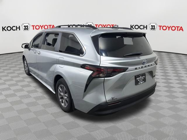 Used 2023 Toyota Sienna LE AWD/4WD image 6
