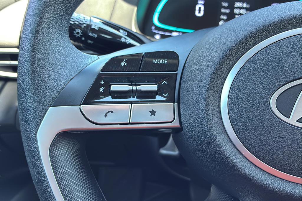 Certified 2025 Hyundai Elantra SE FWD image 25