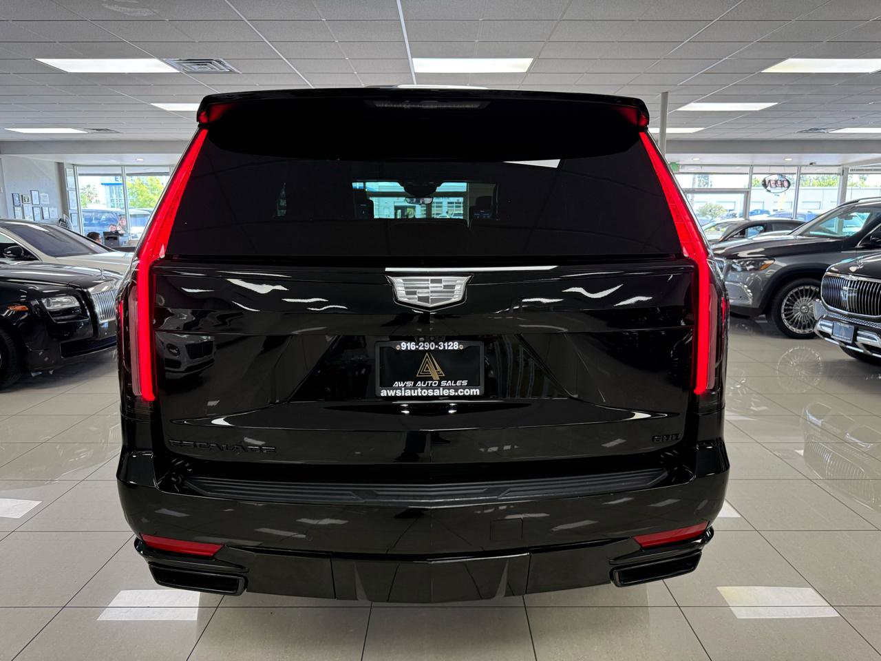 Used 2021 Cadillac Escalade Sport w/ Driver Assist Tech Package AWD/4WD image 4