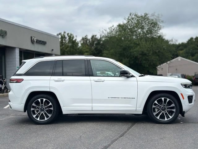 Used 2023 Jeep Grand Cherokee Overland w/ Luxury Tech Group IV AWD/4WD image 7