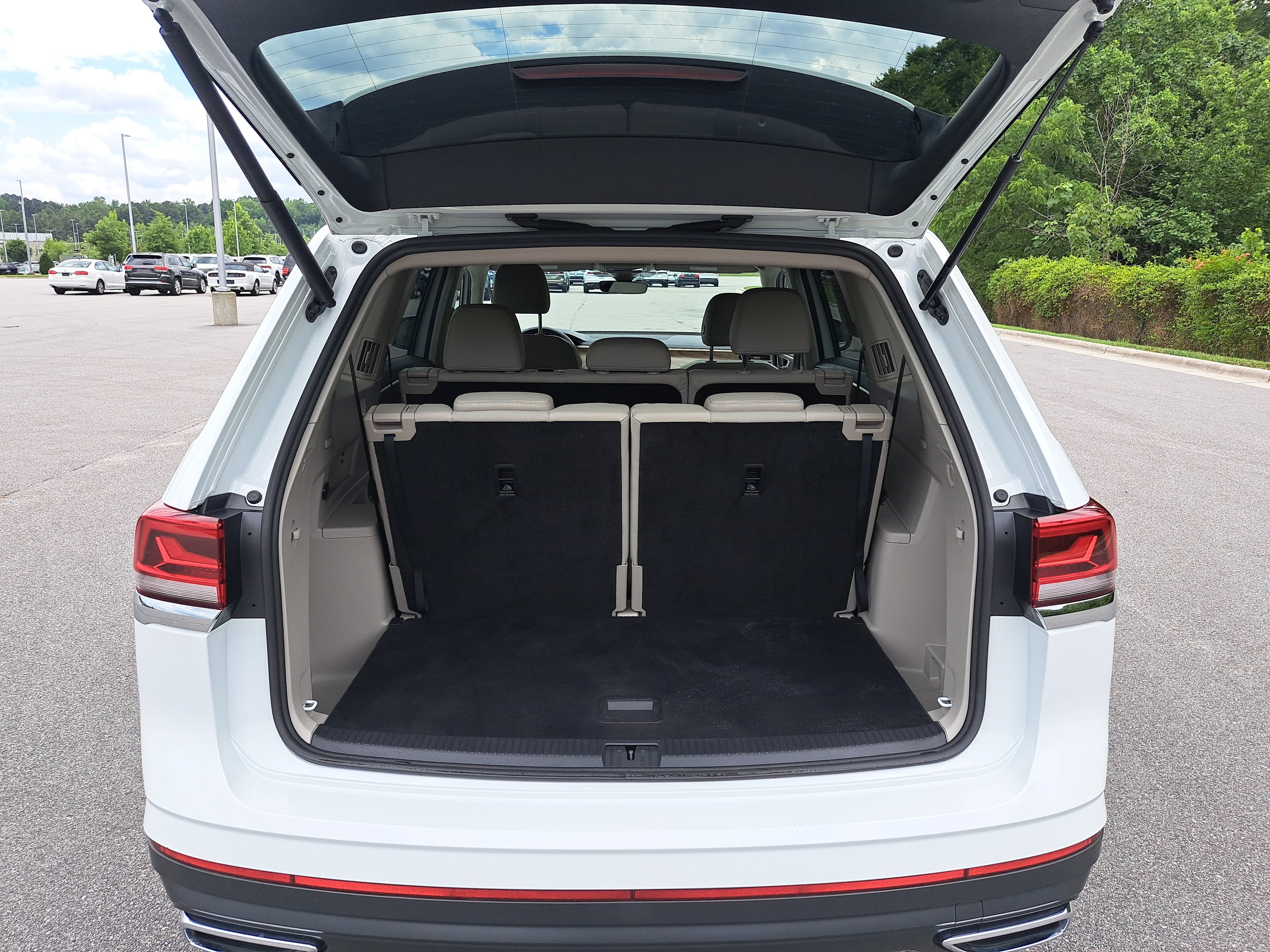 Certified 2025 Volkswagen Atlas SE AWD/4WD image 13