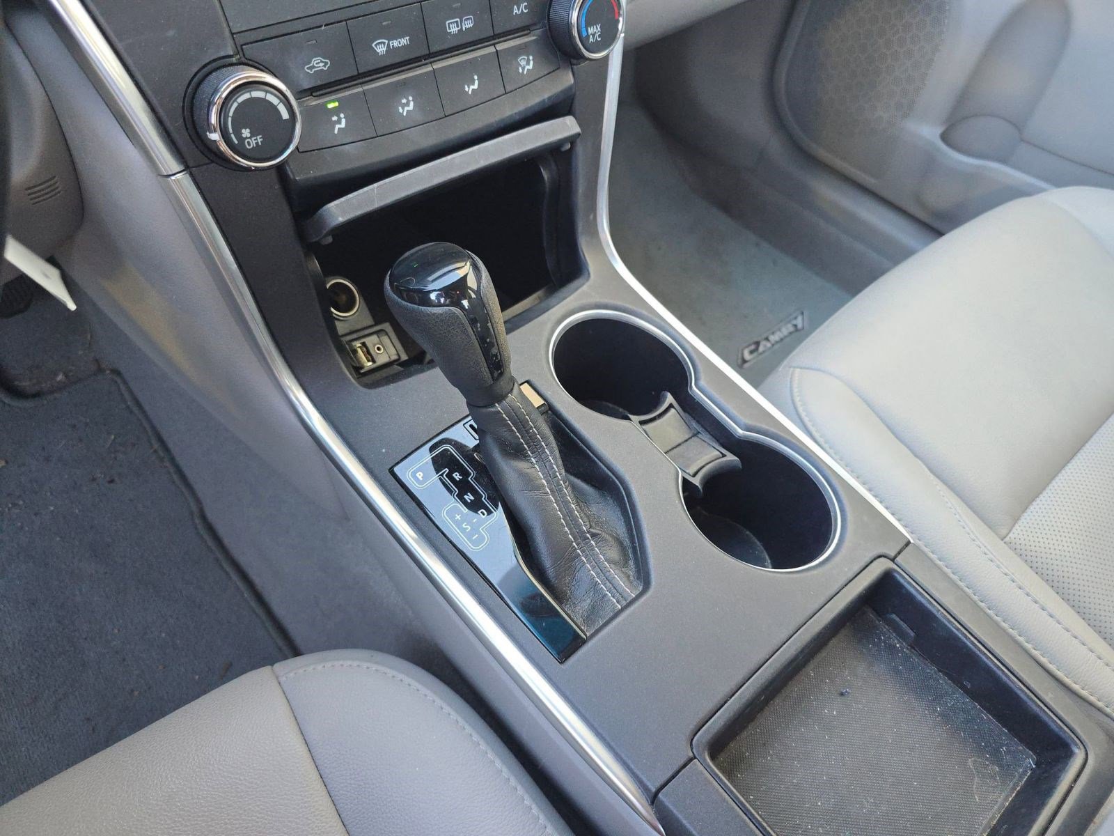 Used 2015 Toyota Camry LE image 14