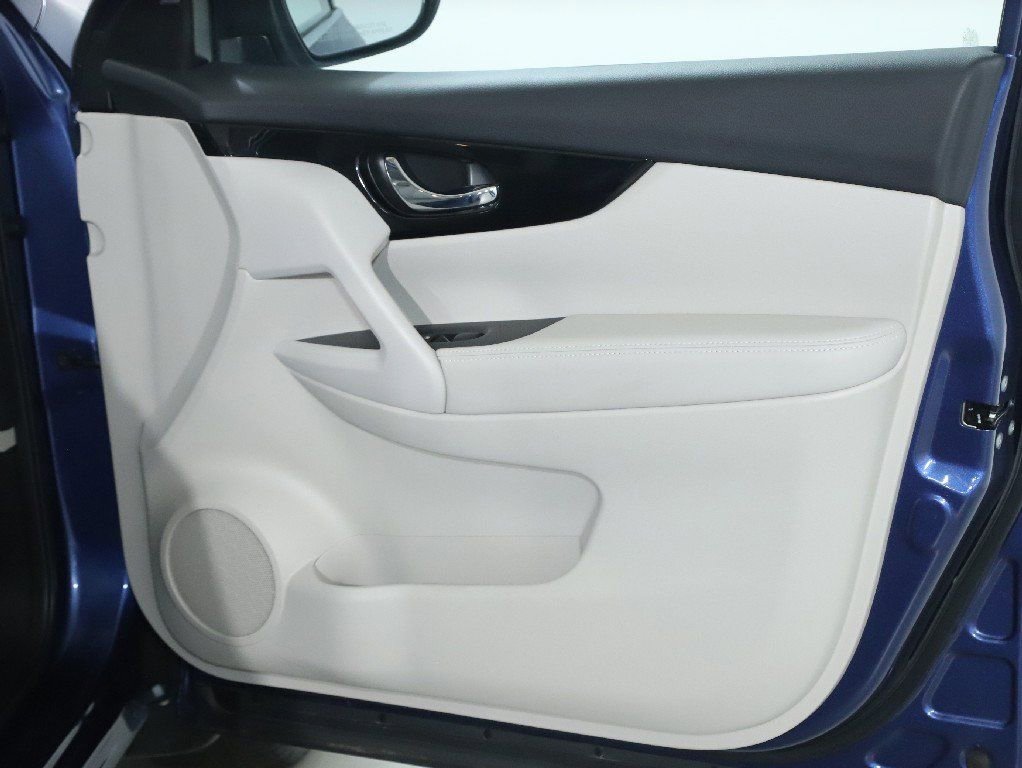 Certified 2022 Nissan Rogue Sport SV image 34