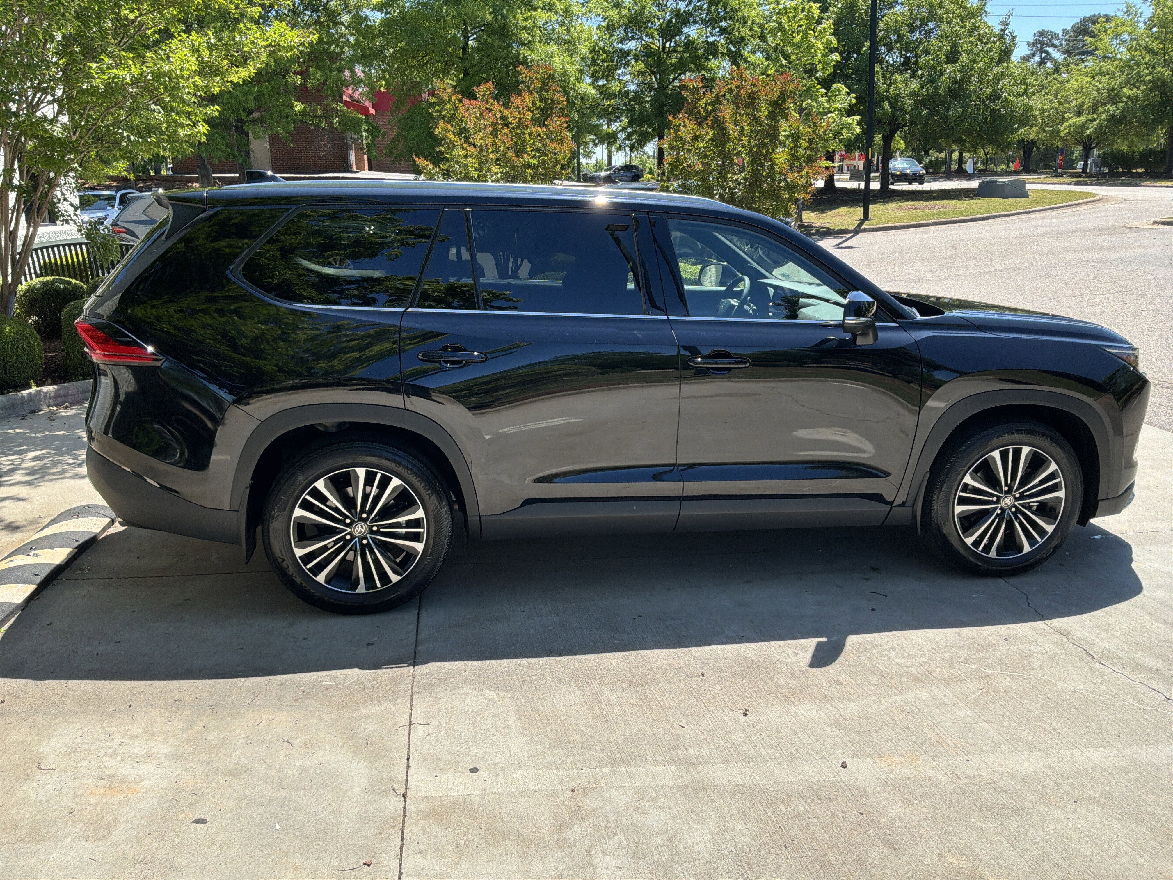 Used 2024 Toyota Grand Highlander AWD Hybrid image 11