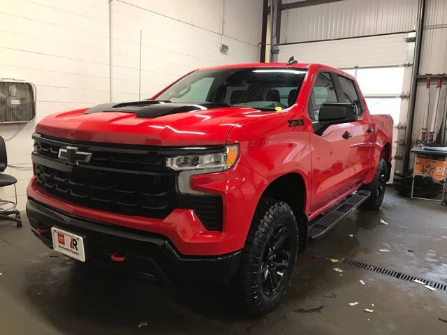 Used 2024 Chevrolet Silverado 1500 LT Trail Boss w/ LPO, Dark Essentials Package image 6