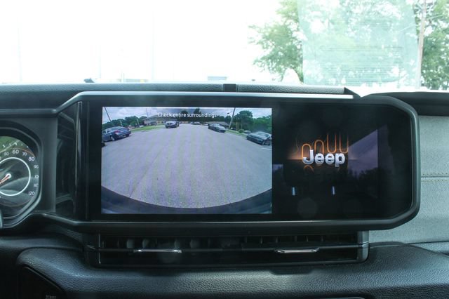 Used 2025 Jeep Wrangler Sport AWD/4WD image 19