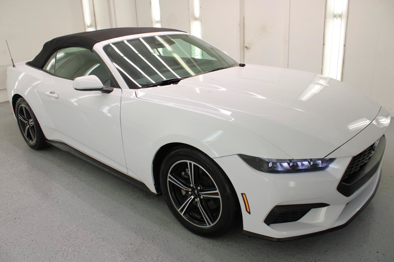 Used 2025 Ford Mustang Premium RWD image 34