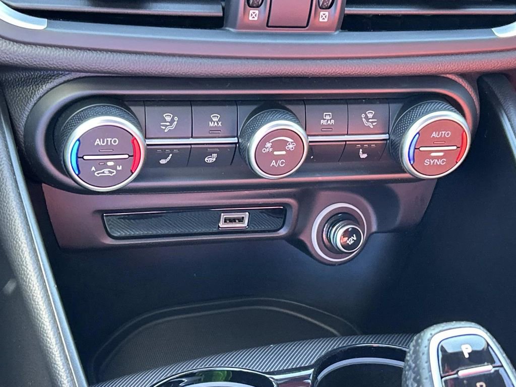 Used 2022 Alfa Romeo Giulia Veloce image 35