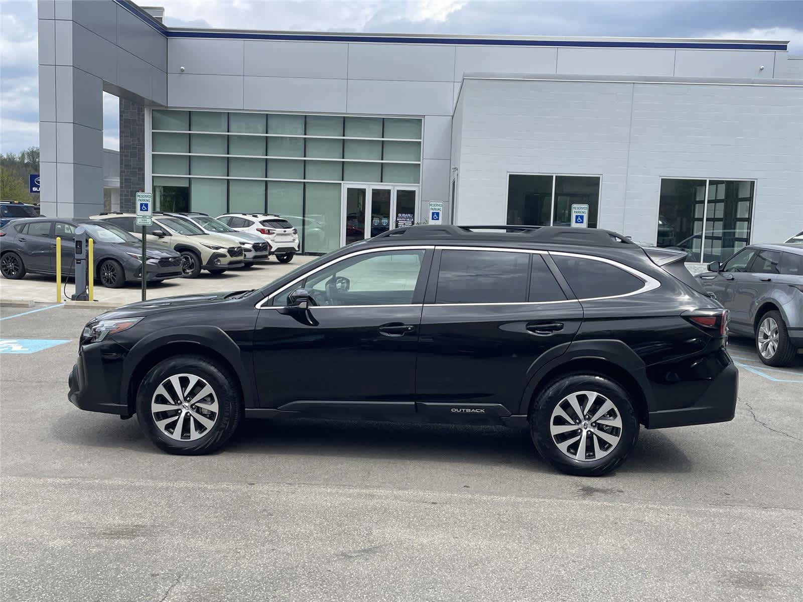 Certified 2025 Subaru Outback Premium AWD/4WD image 2