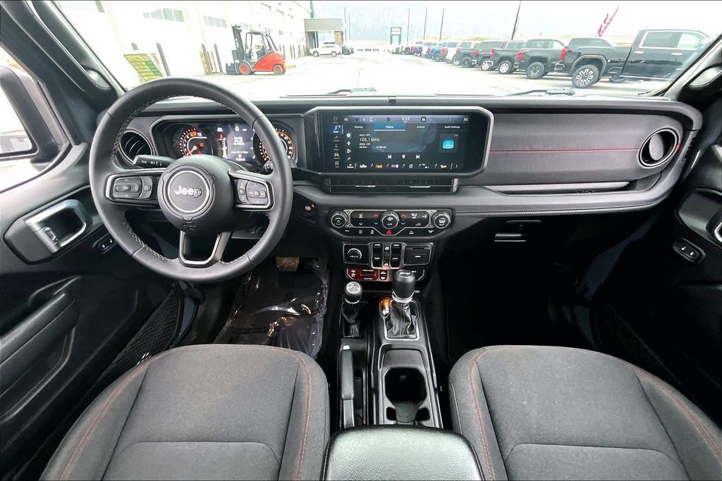 Used 2025 Jeep Wrangler Unlimited Rubicon image 16