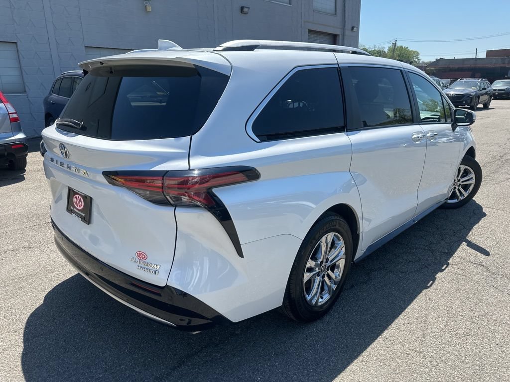 Used 2023 Toyota Sienna Platinum AWD/4WD image 19