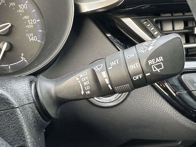 Used 2019 Toyota C-HR XLE image 11