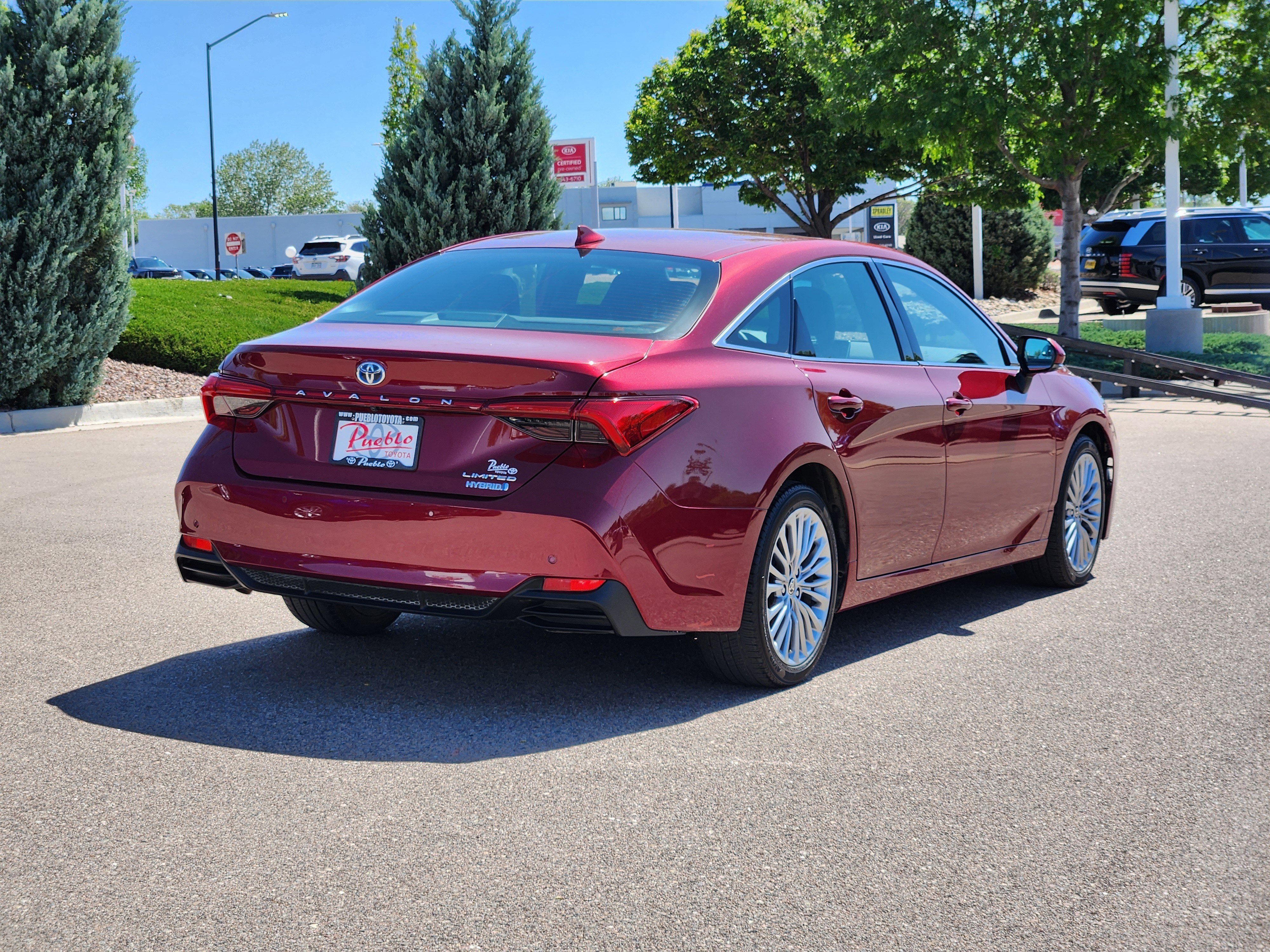 Used 2021 Toyota Avalon Limited w/ Advanced Safety Package FWD image 3