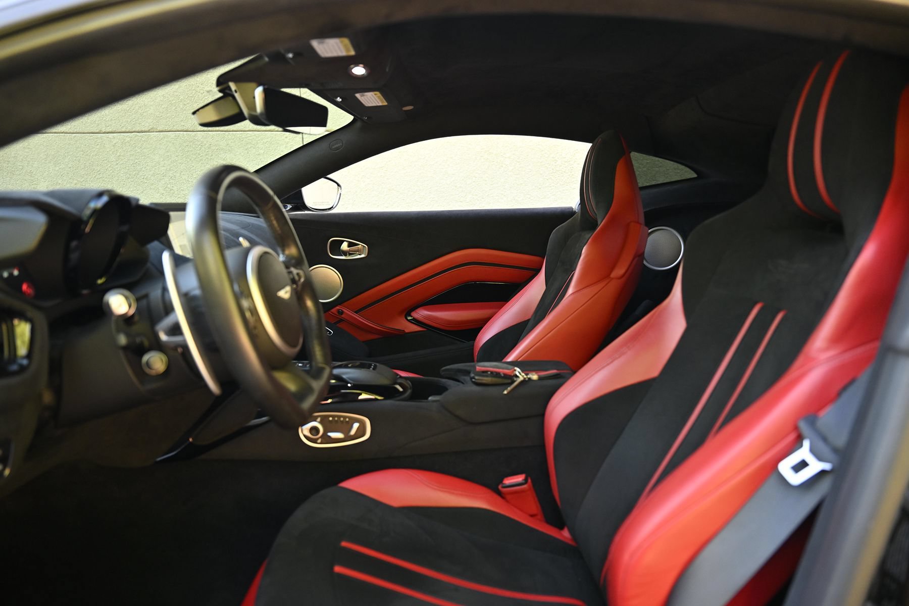 Used 2020 Aston Martin V8 Vantage Coupe RWD image 17