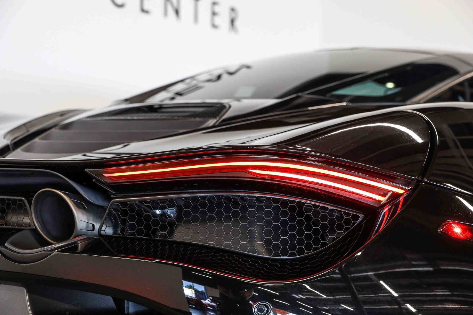 Used 2019 McLaren 720S RWD image 31