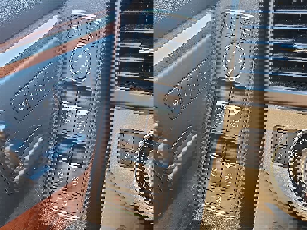 Used 2011 Mercedes-Benz GLK 350 2WD image 22