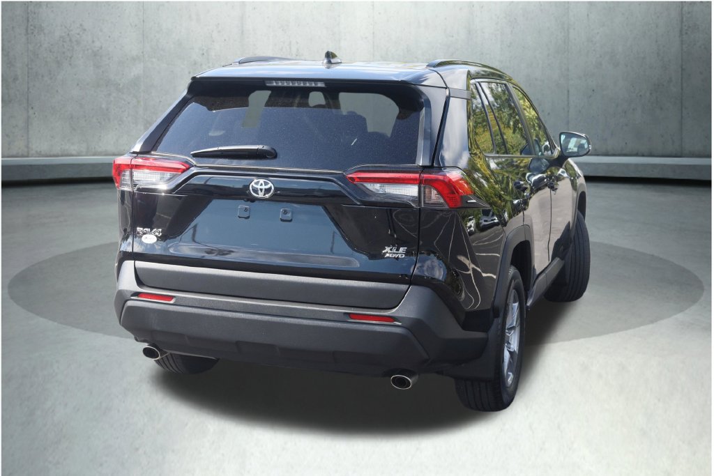 Used 2023 Toyota RAV4 XLE AWD/4WD image 12