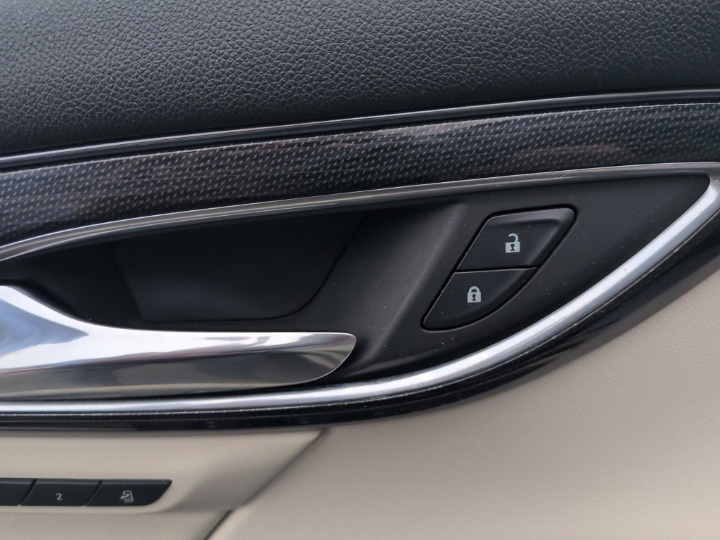 Used 2021 Buick Envision Essence w/ Technology Package I image 32