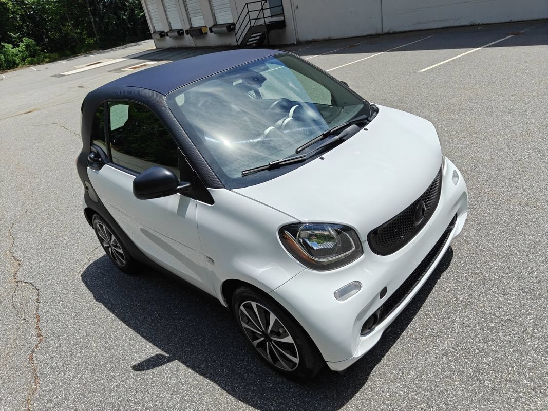 Used 2016 smart fortwo passion RWD image 28