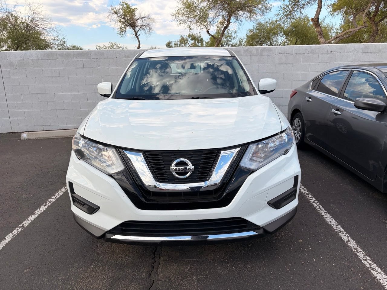 Used 2017 Nissan Rogue S AWD/4WD image 3