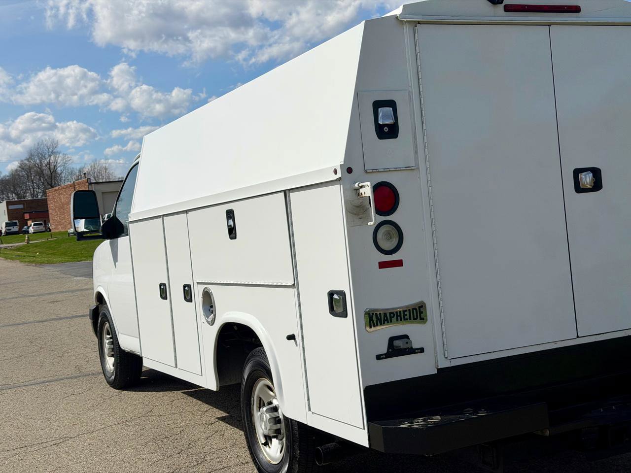 Used 2017 Chevrolet Express 3500 image 26