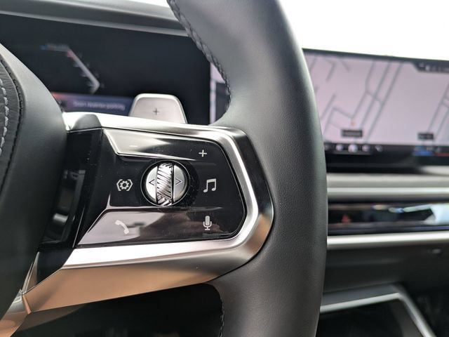 Used 2023 BMW 740i w/ Parking Assistance Package RWD image 27