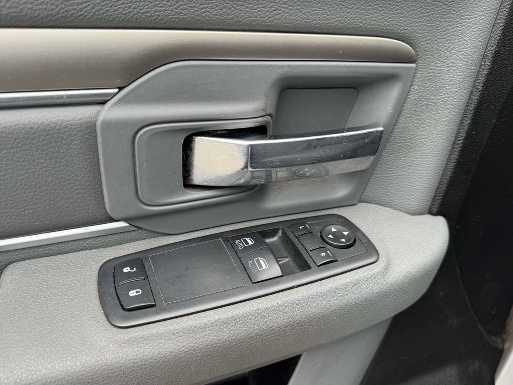 Used 2018 RAM 3500 SLT RWD image 16