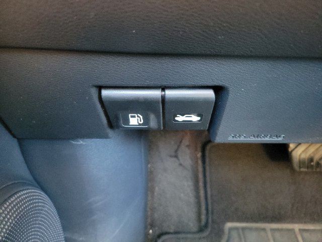 Used 2018 Nissan Kicks SV FWD image 23