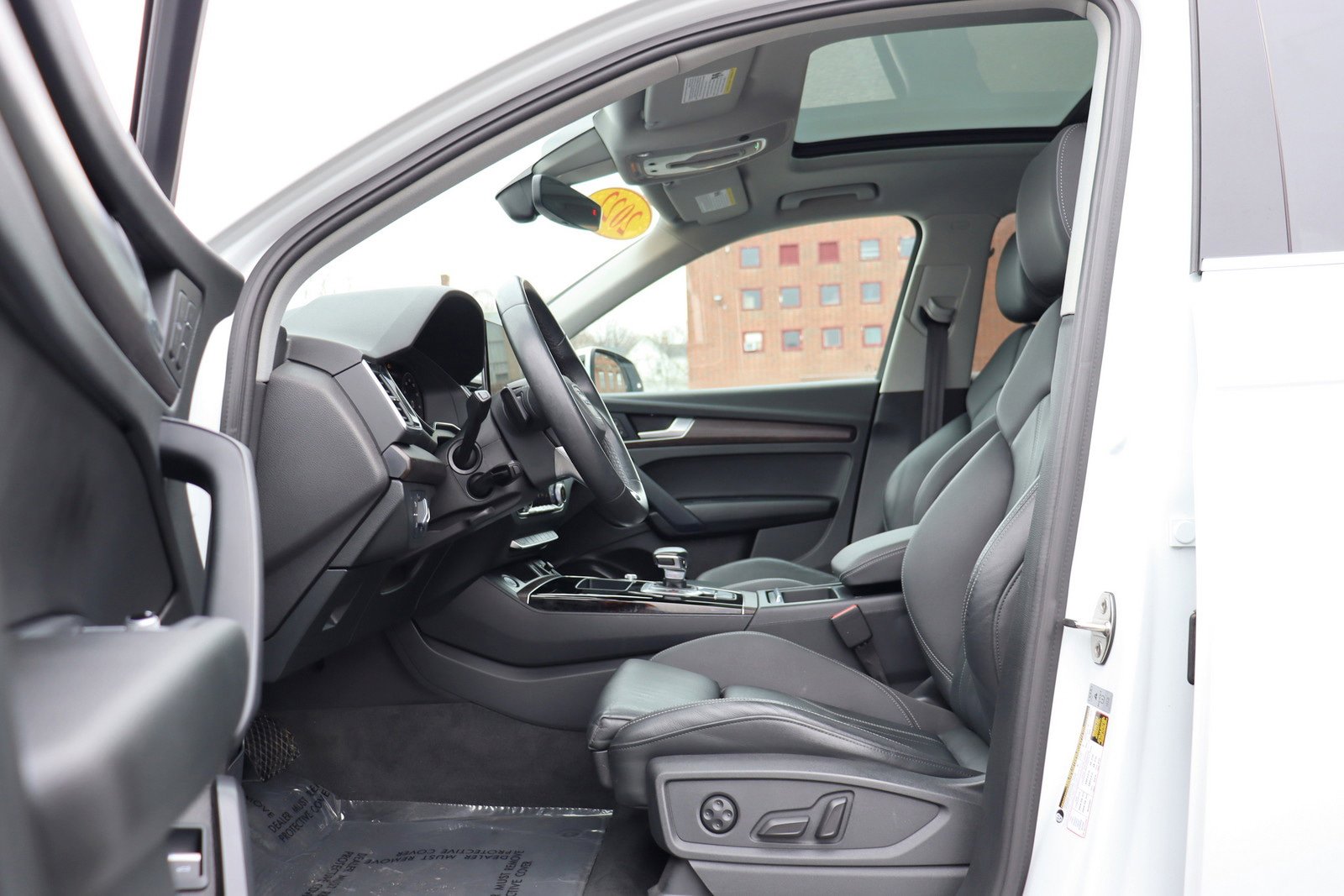 Used 2022 Audi Q5 e Premium w/ Convenience Package image 11