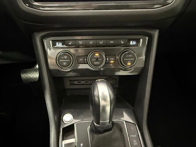 Used 2018 Volkswagen Tiguan SE w/ Panoramic Sunroof Package FWD image 22