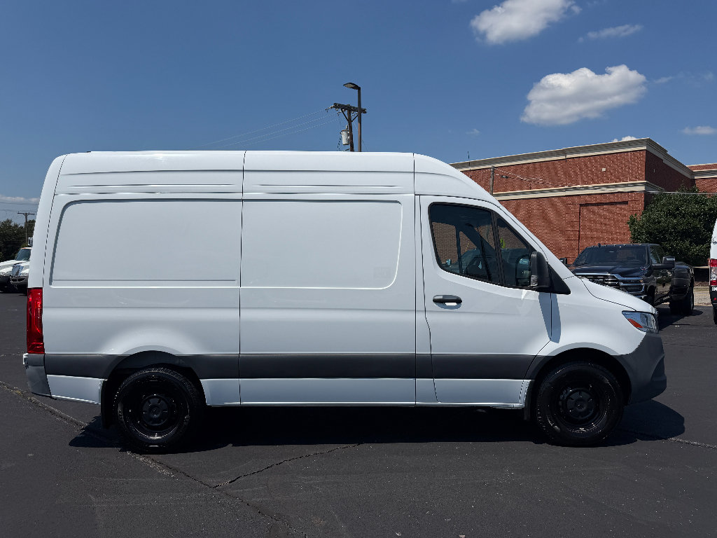 Used 2024 Mercedes-Benz Sprinter 2500 image 11